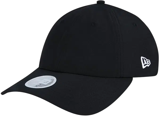 Men's Black Outfit Idea #02 - (Black Fitted T-Shirt + Beige Wide-Leg Pleated Trousers + Black Leather Loafers + Black Cap)